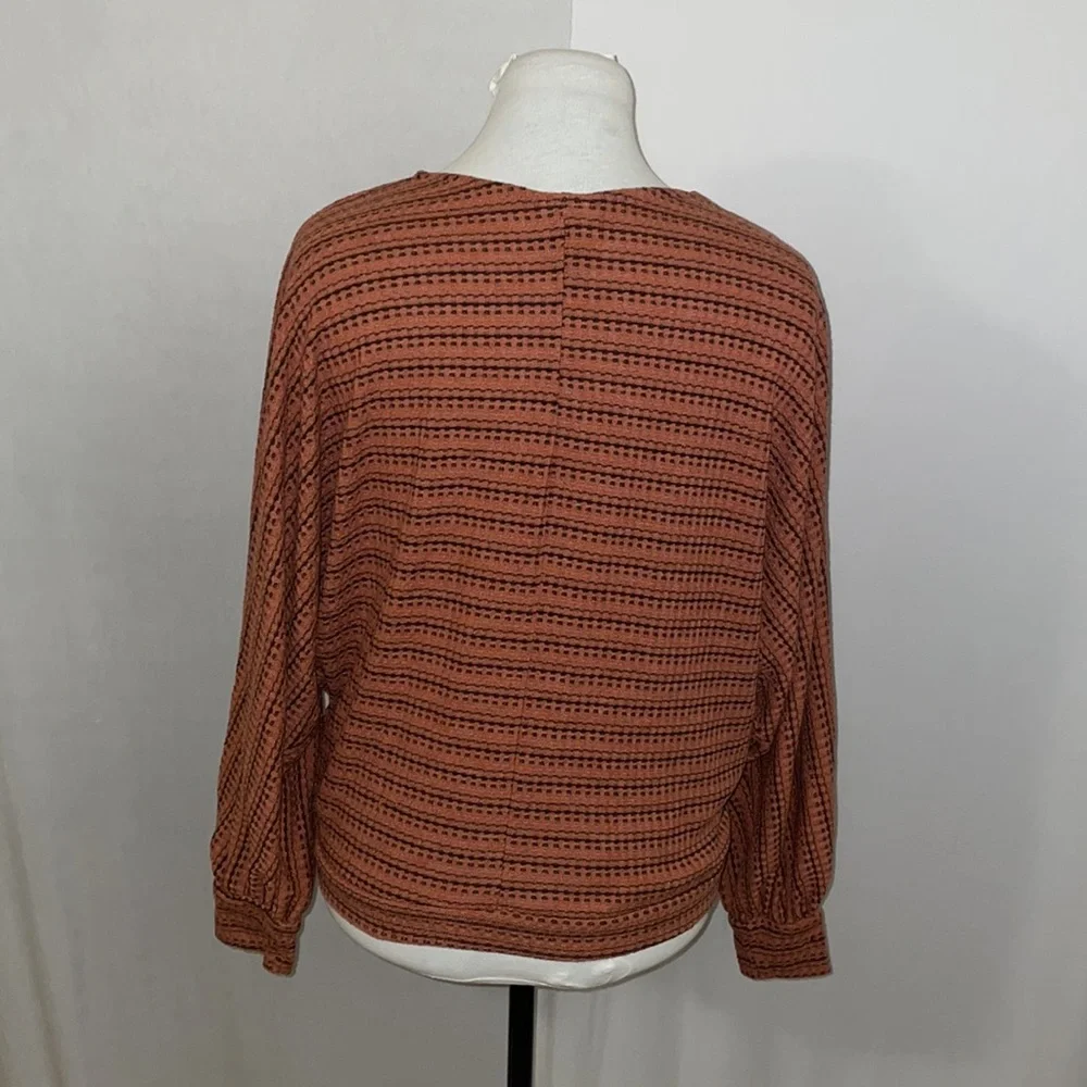 Daytrip Kimono Sleeve Waffle Weave Wrap Medium - Picture 6 of 10